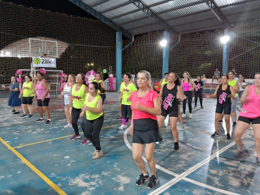 Foto 1: Aulão de Zumba em prestígio às Mulheres