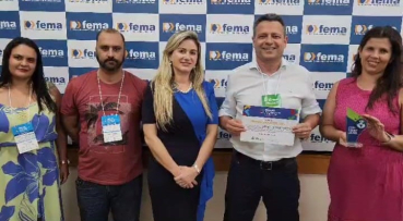 Foto 5: Quatá é premiada com Troféu pela 