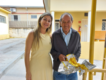 Foto 41: Doce Páscoa: entrega de ovos de chocolate