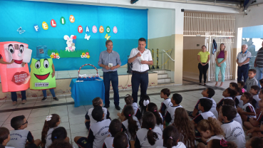 Foto 23: Entrega de  Kit de higiene bucal