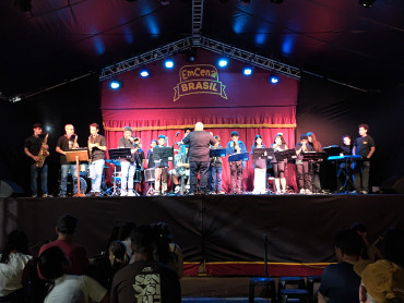 Foto 80: Quatá recebe Palco Móvel Emcena Brasil Edição Certame