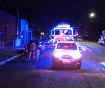 Foto 7: Natal de Luz da G10 Concreto leva carreata natalina às ruas de Quatá