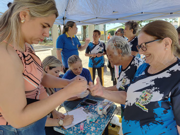Foto 110: Alunos e usuários recebem orientações sobre prevenção e controle do diabetes 