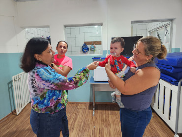 Foto 15: Volta às Aulas em Quatá: Alunos recebem Kit Escolar e Mimo especial
