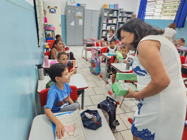 Foto 217: Volta às Aulas em Quatá: Alunos recebem Kit Escolar e Mimo especial