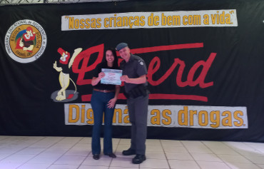 Foto 38: Alunos dos 5º anos de Escolas Municipais recebem certificado do Proerd