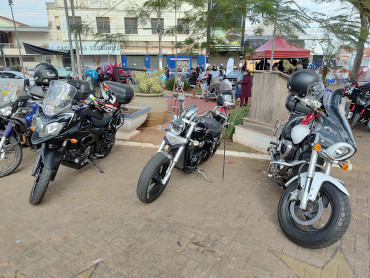 Foto 52: 3º Encontro de Carros Antigos e Motociclistas reúne centenas de expositores em Quatá
