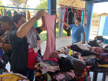 Foto 33: Fundo Social de Solidariedade e Secretaria de Promoção Social realizam Varal Solidário especial de Natal