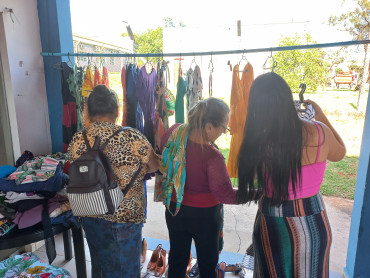 Foto 28: Fundo Social de Solidariedade e Secretaria de Promoção Social realizam Varal Solidário especial de Natal