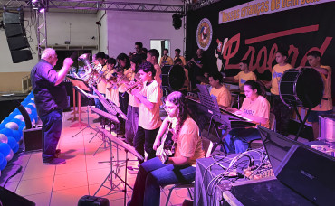 Foto 41: Alunos dos 5º anos de Escolas Municipais recebem certificado do Proerd