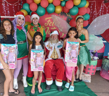 Foto 99: Especial de Natal: entrega de brinquedos