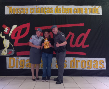 Foto 166: Alunos dos 5º anos de Escolas Municipais recebem certificado do Proerd