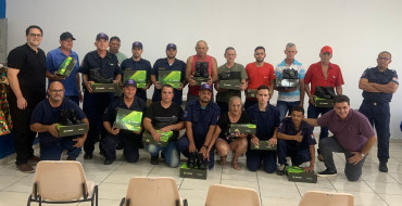 Foto 3: Entrega de equipamentos de proteção individual para a Guarda Municipal