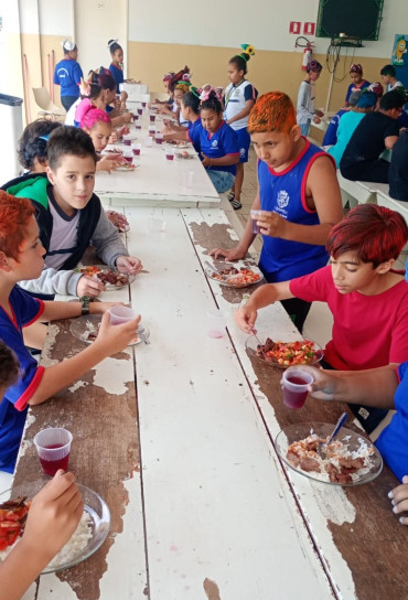 Foto 237: Churrasco marca as comemorações alusivas ao Dia das Crianças