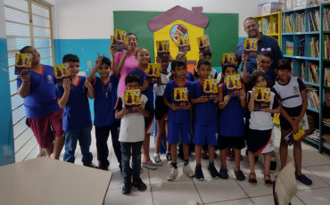 Foto 18: Escritor Vicentônio Silva visita Escolas de Quatá