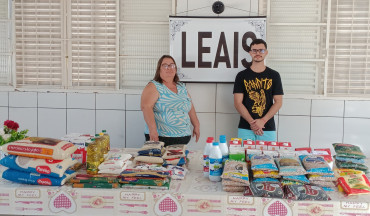 Foto 1: LEAIS recebe doações do público de Rock