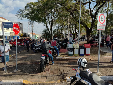 Foto 18: 3º Encontro de Carros Antigos e Motociclistas reúne centenas de expositores em Quatá