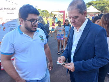 Foto 76: Festa do Trabalhador reúne centenas de pessoas