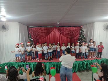 Foto 9: Apresentações de encerramento de final de ano das Creches