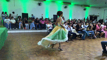 Foto 19: Moda e consciência ambiental é destaque em desfile da Etec