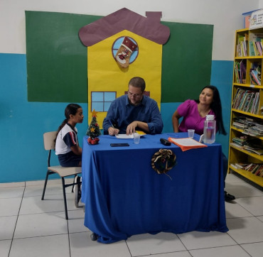 Foto 17: Escritor Vicentônio Silva visita Escolas de Quatá
