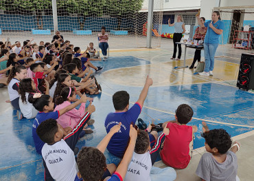 Foto 21: Alunos e usuários recebem orientações sobre prevenção e controle do diabetes 