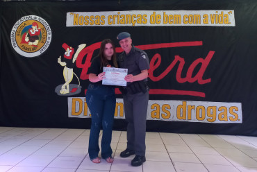 Foto 161: Alunos dos 5º anos de Escolas Municipais recebem certificado do Proerd