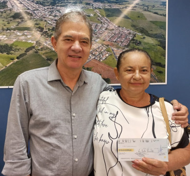 Foto 2: Prefeitura de Quatá entrega prêmios para os sorteados do IPTU 2025