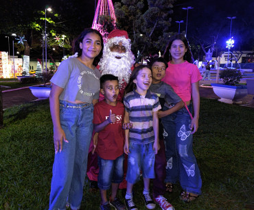 Foto 51: Natal de Luz da G10 Concreto leva carreata natalina às ruas de Quatá