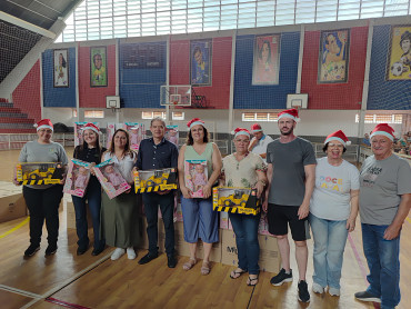 Foto 116: Especial de Natal: entrega de brinquedos