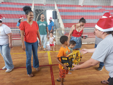 Foto 158: Especial de Natal: entrega de brinquedos