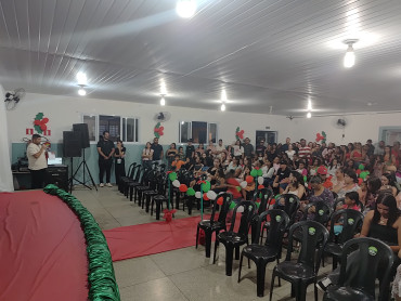 Foto 5: Apresentações de encerramento de final de ano das Creches