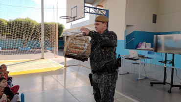 Foto 1: Palestra de conscientização sobre o combate ao tráfico de animais silvestres