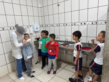 Foto 59: Saúde Bucal vai até as Escolas Municipais e particulares de Quatá