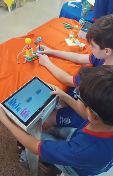Foto 7: Alunos de Quatá participam do RoboMakerFest 2025 com projetos inovadores de Robótica 