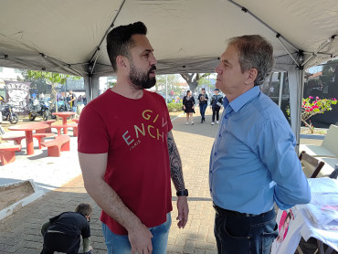 Foto 117: 3º Encontro de Carros Antigos e Motociclistas reúne centenas de expositores em Quatá