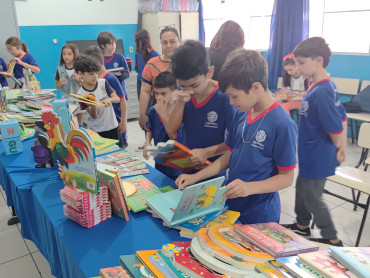 Foto 16: Entrega de Livros de Literatura