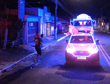Foto 55: Natal de Luz da G10 Concreto leva carreata natalina às ruas de Quatá