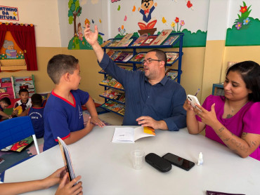 Foto 20: Escritor Vicentônio Silva visita Escolas de Quatá