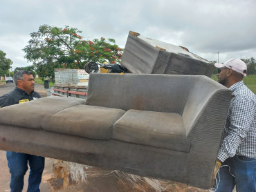 Foto 11: Prefeitura de Quatá realiza mais um arrastão contra a Dengue e Escorpião