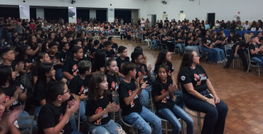 Foto 122: Alunos dos 5º anos de Escolas Municipais recebem certificado do Proerd