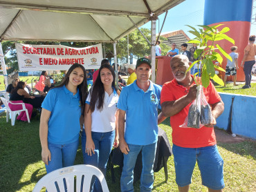 Foto 144: Festa do Trabalhador reúne centenas de pessoas