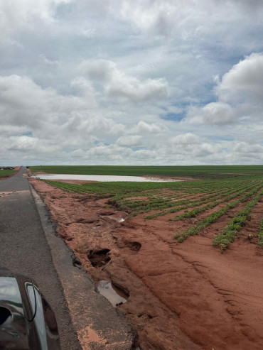 Foto 9: Fortes chuvas causam estragos na Zona Rural de Quatá