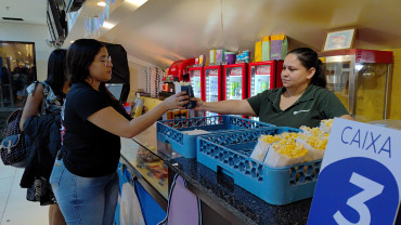 Foto 2: Cinema e Vivência Cultural: Alunos da Escola Chiquinho participam de passeio ao Prudenshopping