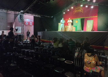 Foto 123: Quatá recebe Palco Móvel Emcena Brasil Edição Certame