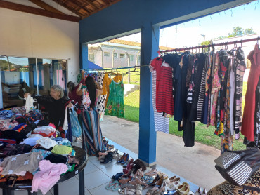 Foto 25: Fundo Social de Solidariedade e Secretaria de Promoção Social realizam Varal Solidário especial de Natal