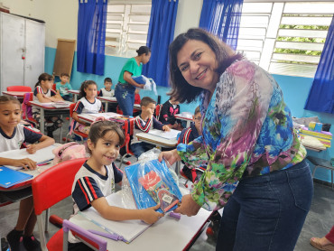 Foto 72: Volta às Aulas em Quatá: Alunos recebem Kit Escolar e Mimo especial