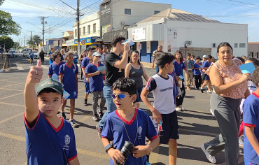 Foto 95: Alunos e usuários recebem orientações sobre prevenção e controle do diabetes 