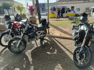 Foto 41: 3º Encontro de Carros Antigos e Motociclistas reúne centenas de expositores em Quatá