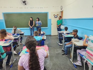 Foto 81: Volta às Aulas em Quatá: Alunos recebem Kit Escolar e Mimo especial